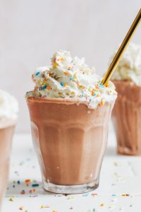 Creamy-Vegan-Chocolate-Milkshake-17.jpg