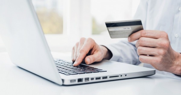 Apklausa: euro zonoje lietuviai dažniausiai perka ir atsiskaito internetu