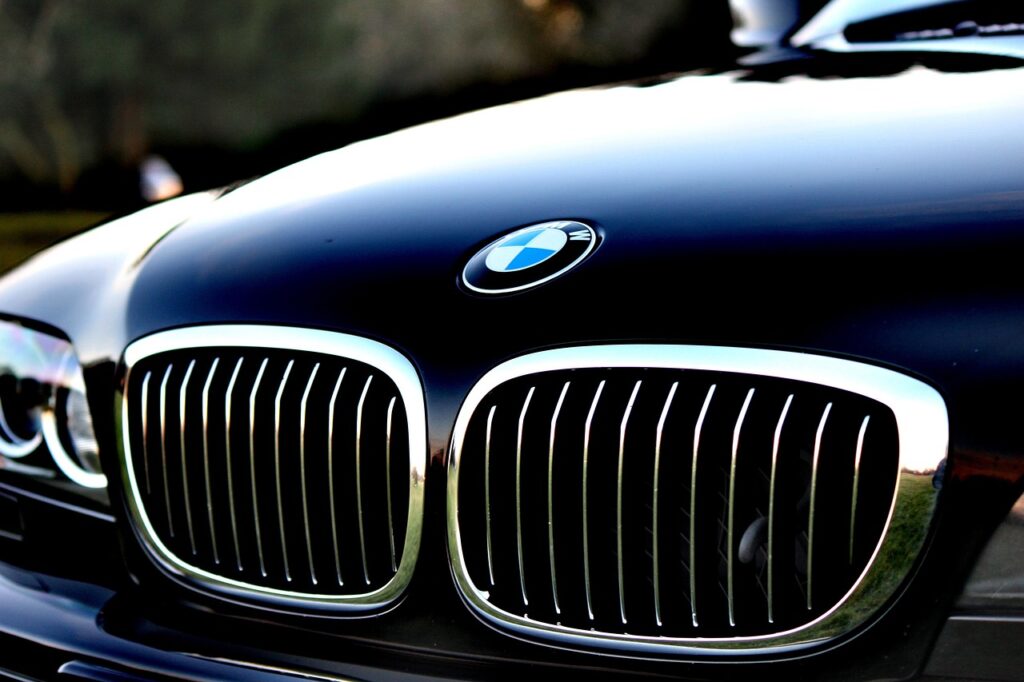 Kaip pasirinkti tinkamą automobilių plovimo paslaugą savo BMW automobiliui