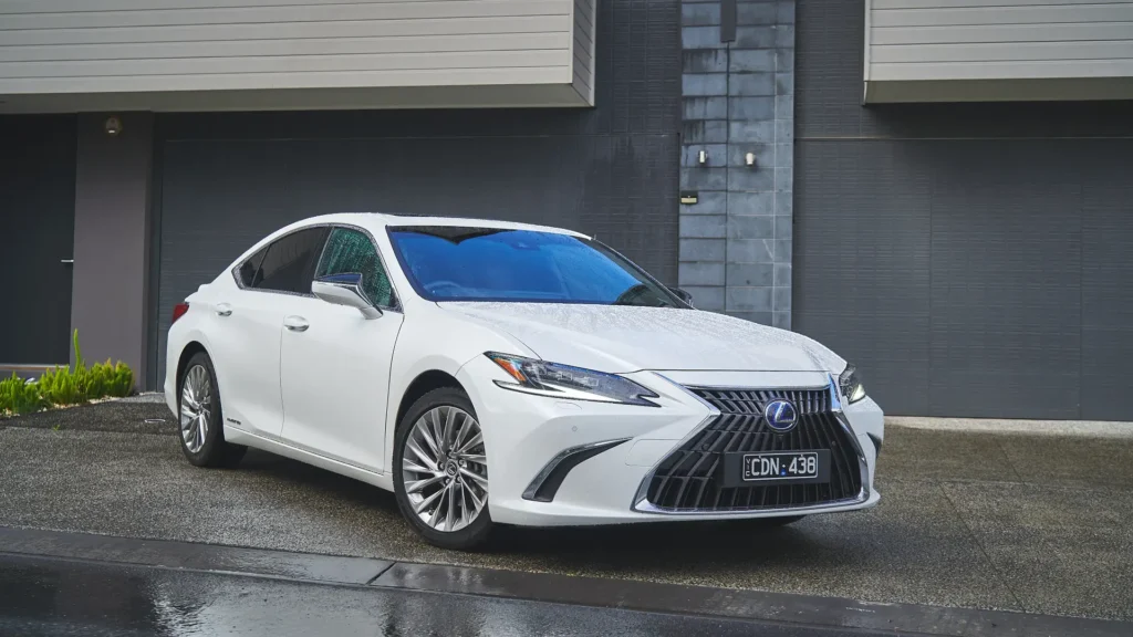 Kitas „Lexus ES“ modelis bus tik hibridinis Australijoje