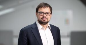 Kodėl spartus darbo užmokesčio augimas nevirto vartojimo bumu?