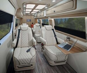Didžiausia kelionių elegancija: „Mercedes Sprinter Luxe Cruiser“
