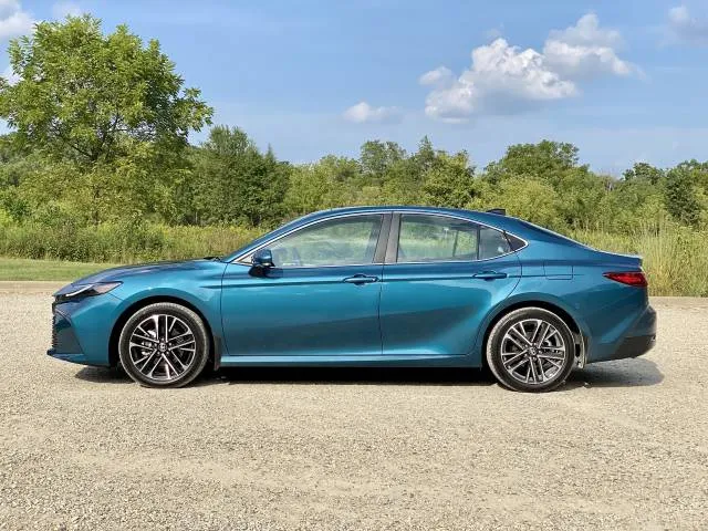 „Honda Accord“ prieš „Toyota Camry“: palyginkite sedanus